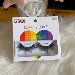 🌈KISS Love is Love Eyelashes Pride Month🌈